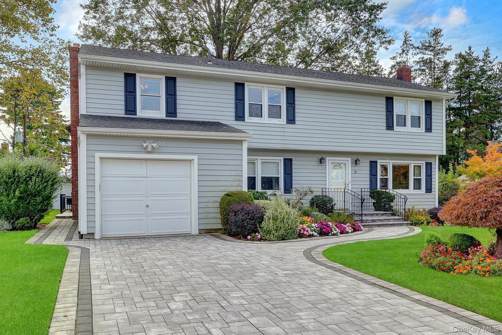 6 Bradford Road, Plainview, NY 11803