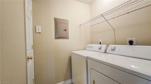 2033 Salem Bluff Drive, Winston-salem, NC 27127