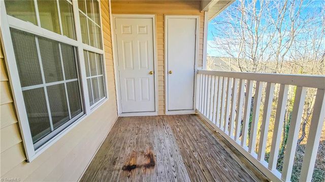 2033 Salem Bluff Drive, Winston-salem, NC 27127