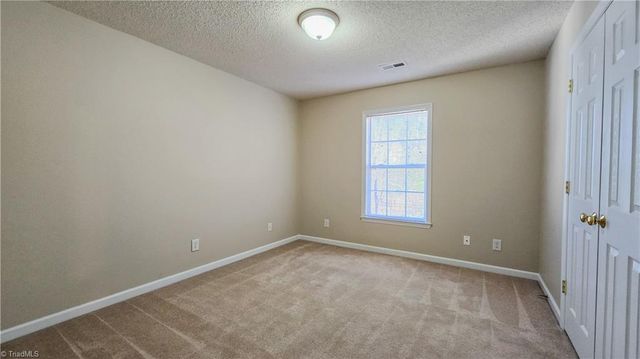 2033 Salem Bluff Drive, Winston-salem, NC 27127