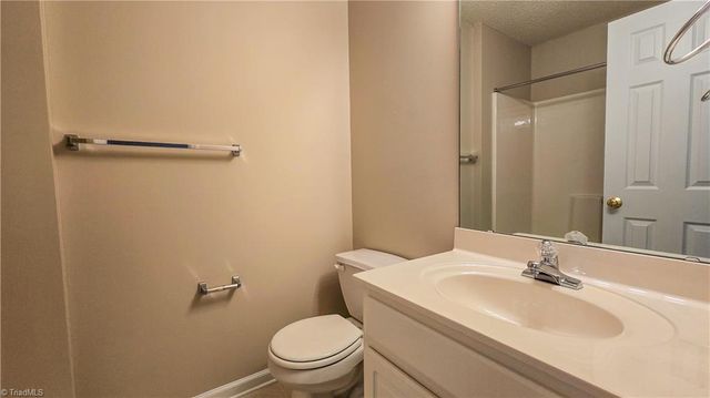 2033 Salem Bluff Drive, Winston-salem, NC 27127