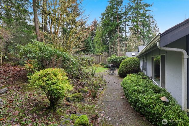 1083 5th Street, Steilacoom, WA 98388