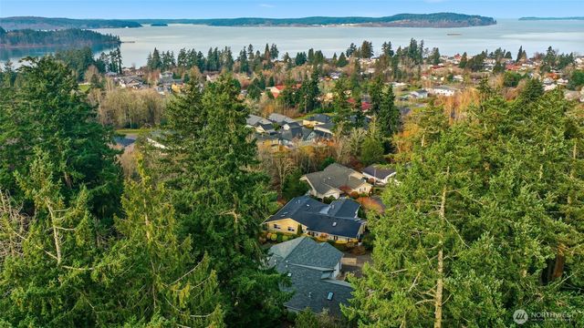 1083 5th Street, Steilacoom, WA 98388