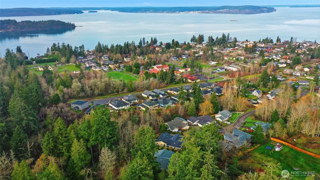 1083 5th Street, Steilacoom, WA 98388