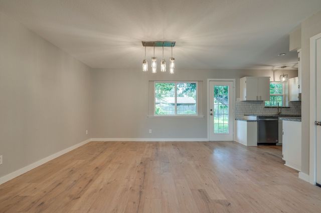 930 Briarwood Drive, Lewisville, TX 75067