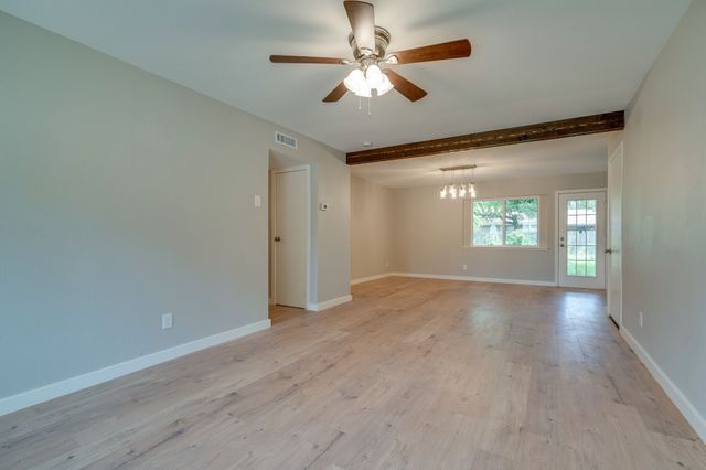 930 Briarwood Drive, Lewisville, TX 75067