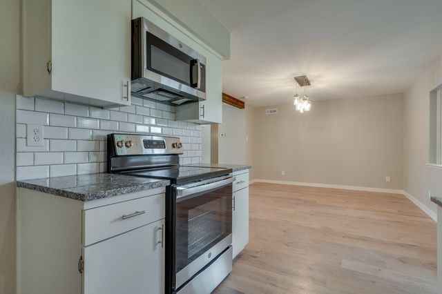 930 Briarwood Drive, Lewisville, TX 75067