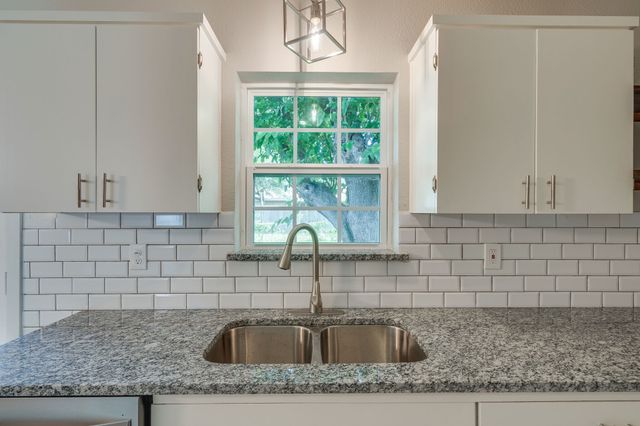 930 Briarwood Drive, Lewisville, TX 75067