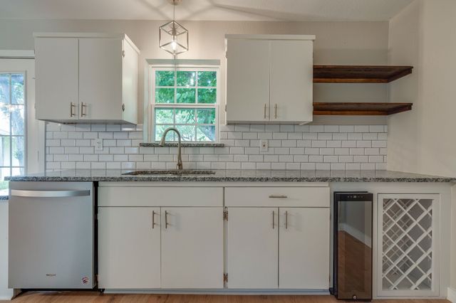 930 Briarwood Drive, Lewisville, TX 75067