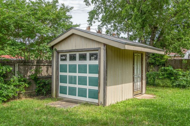 930 Briarwood Drive, Lewisville, TX 75067