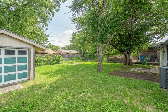 930 Briarwood Drive, Lewisville, TX 75067