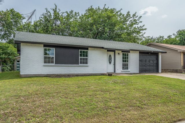 930 Briarwood Drive, Lewisville, TX 75067