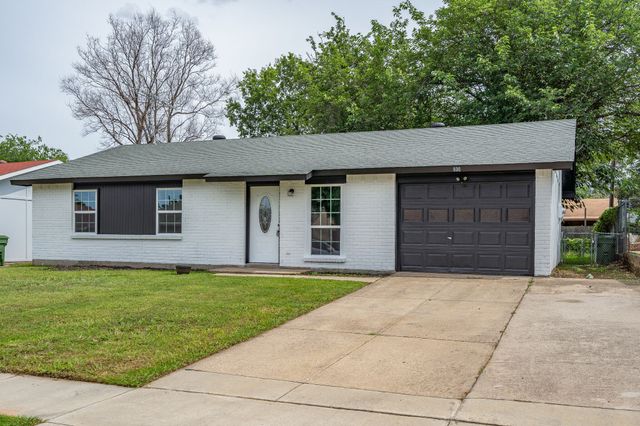 930 Briarwood Drive, Lewisville, TX 75067