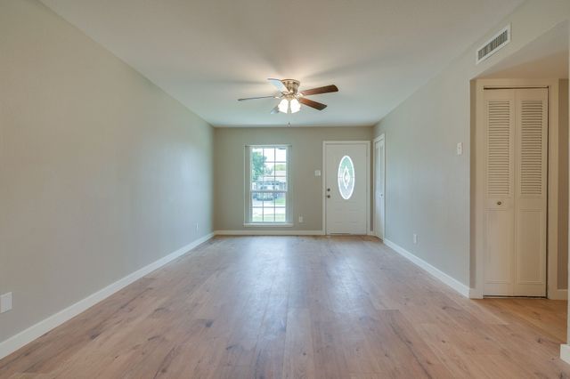 930 Briarwood Drive, Lewisville, TX 75067