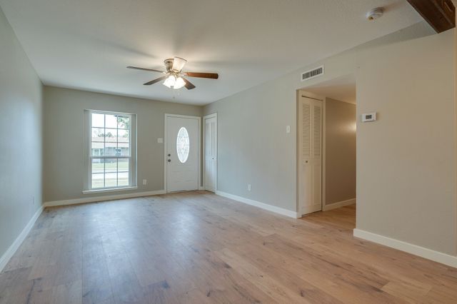 930 Briarwood Drive, Lewisville, TX 75067