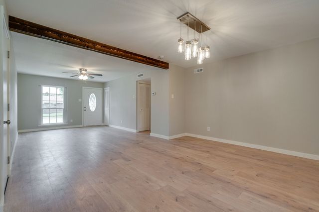 930 Briarwood Drive, Lewisville, TX 75067