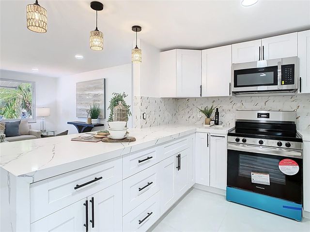 3711 HUNTINGTON STREET NE, St Petersburg, FL 33703