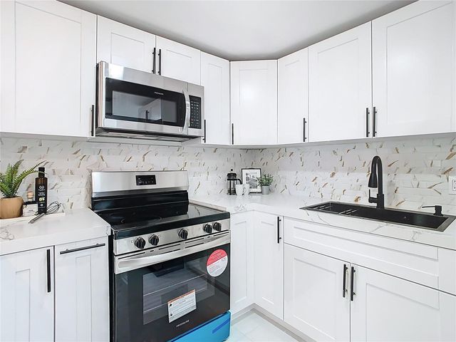 3711 HUNTINGTON STREET NE, St Petersburg, FL 33703