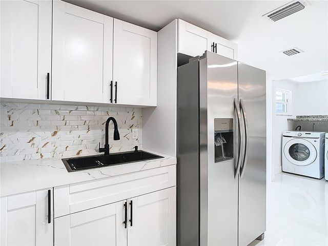 3711 HUNTINGTON STREET NE, St Petersburg, FL 33703