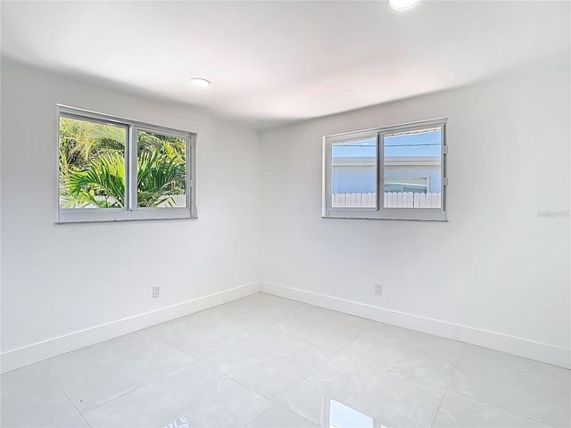 3711 HUNTINGTON STREET NE, St Petersburg, FL 33703