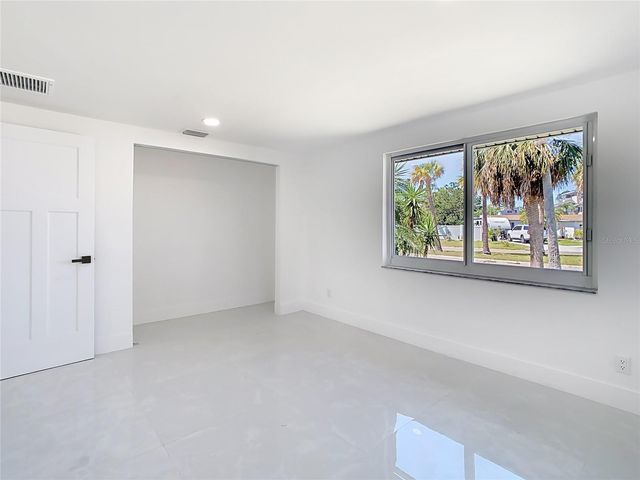 3711 HUNTINGTON STREET NE, St Petersburg, FL 33703