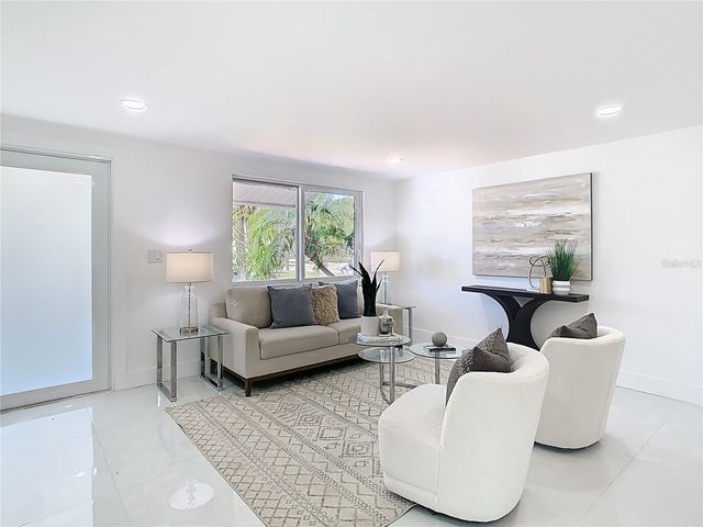 3711 HUNTINGTON STREET NE, St Petersburg, FL 33703