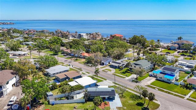 3711 HUNTINGTON STREET NE, St Petersburg, FL 33703