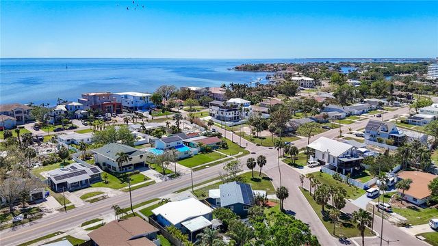 3711 HUNTINGTON STREET NE, St Petersburg, FL 33703