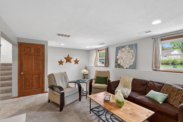 6839 133rd Street W, Apple Valley, MN 55124
