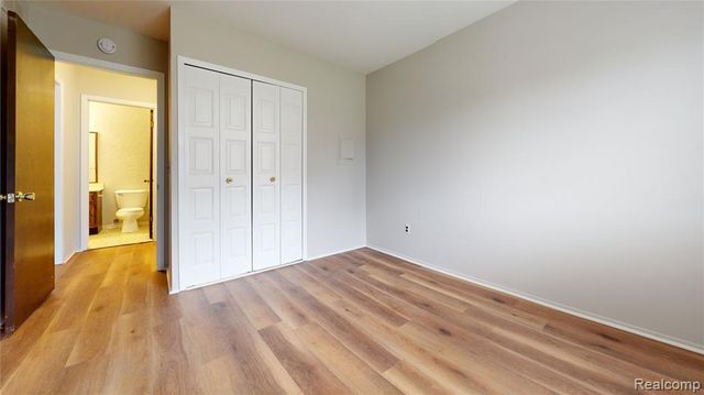 29125 Hayes Road, Warren, MI 48088