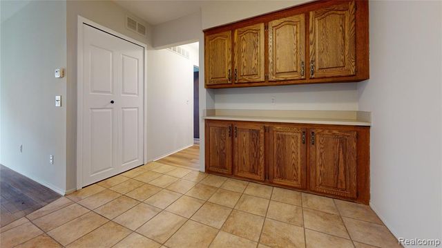 29125 Hayes Road, Warren, MI 48088