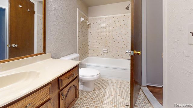29125 Hayes Road, Warren, MI 48088