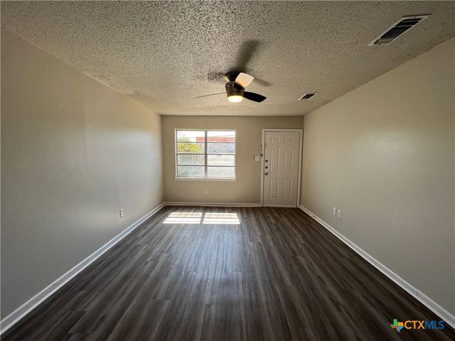 305 N 7th St, Copperas Cove, TX 76522