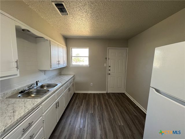 305 N 7th St, Copperas Cove, TX 76522