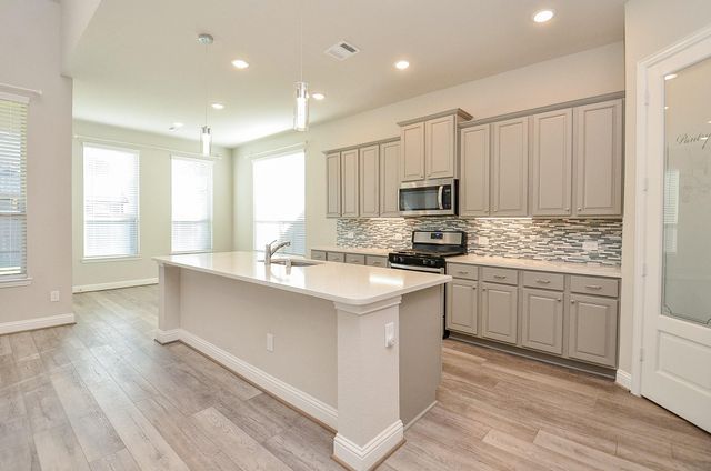 338 Summer Landing Court, Rosenberg, TX 77469