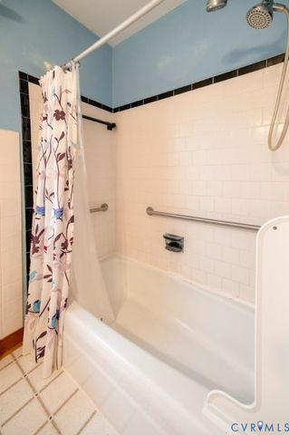 5511 Claridge Dr, Richmond, VA 23832