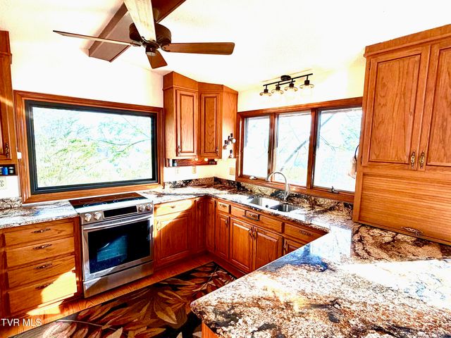 185 Mcafee Bluff, Gray, TN 37615