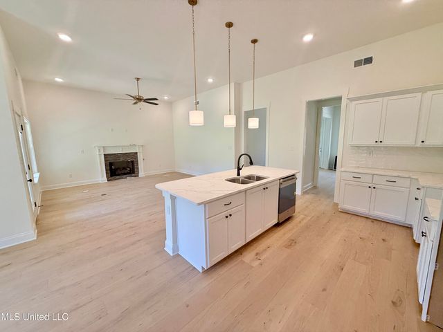1198 Creekside Lane, Hernando, MS 38632