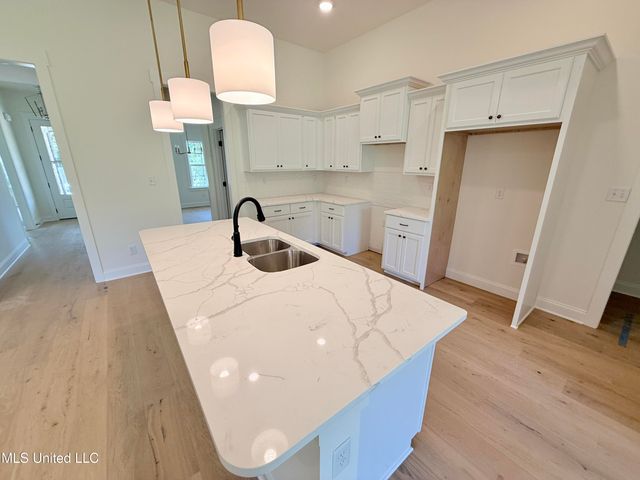 1198 Creekside Lane, Hernando, MS 38632