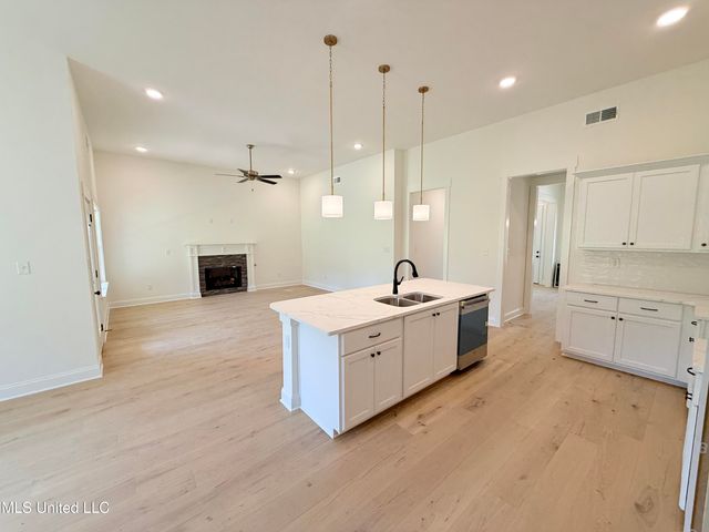 1198 Creekside Lane, Hernando, MS 38632