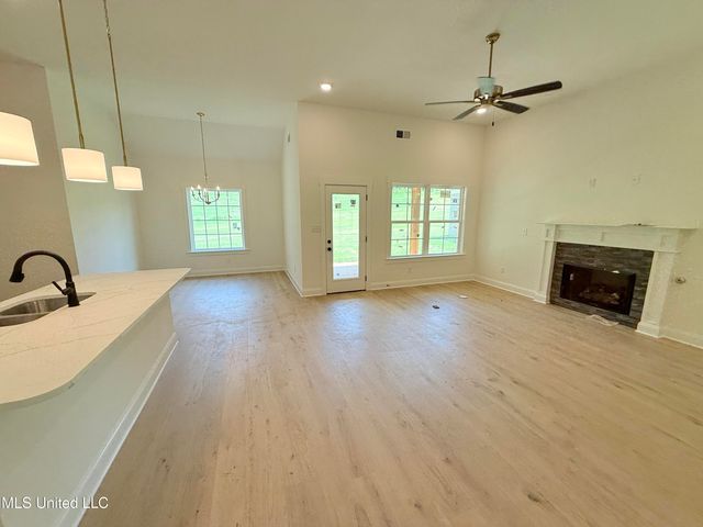 1198 Creekside Lane, Hernando, MS 38632