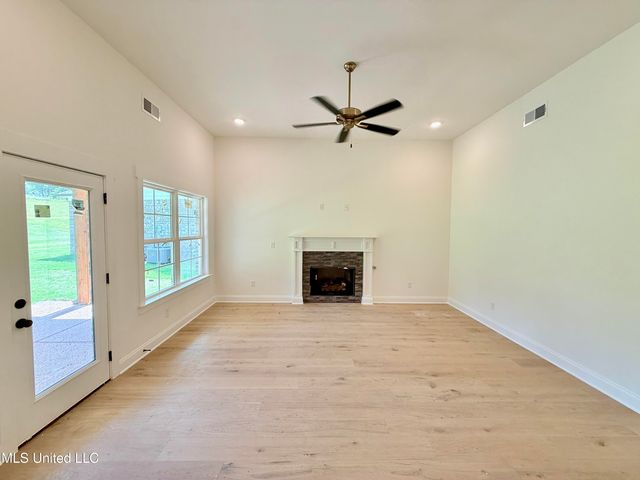 1198 Creekside Lane, Hernando, MS 38632