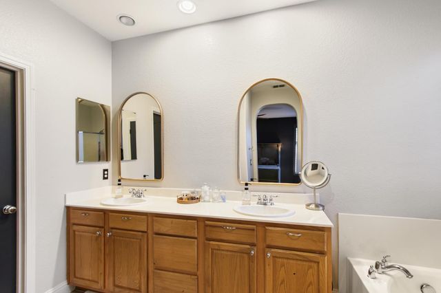 3460 River Shoal Ave, Sacramento, CA 95833