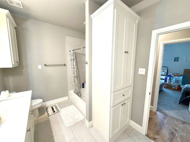 402 Coyote Creek Drive, Lavon, TX 75166