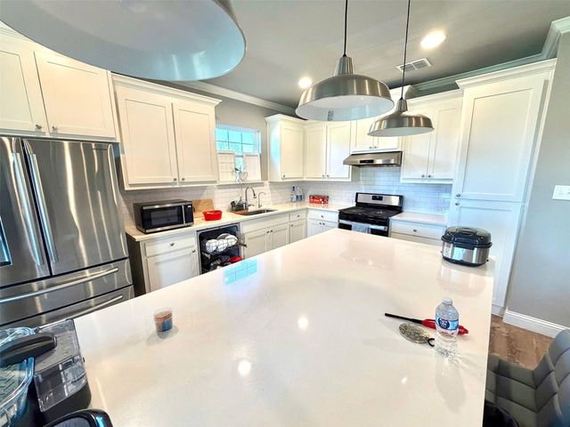 402 Coyote Creek Drive, Lavon, TX 75166