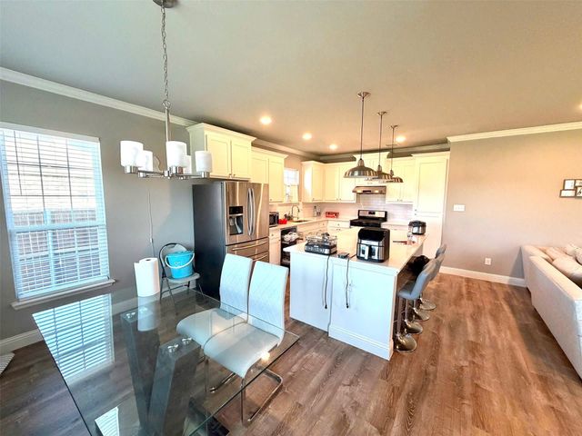 402 Coyote Creek Drive, Lavon, TX 75166