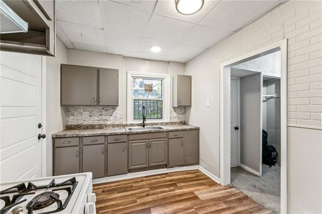 2734 Park Avenue, Kansas City, MO 64109