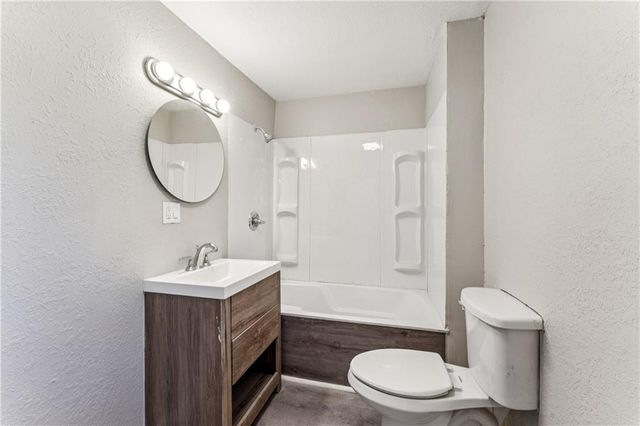 2734 Park Avenue, Kansas City, MO 64109