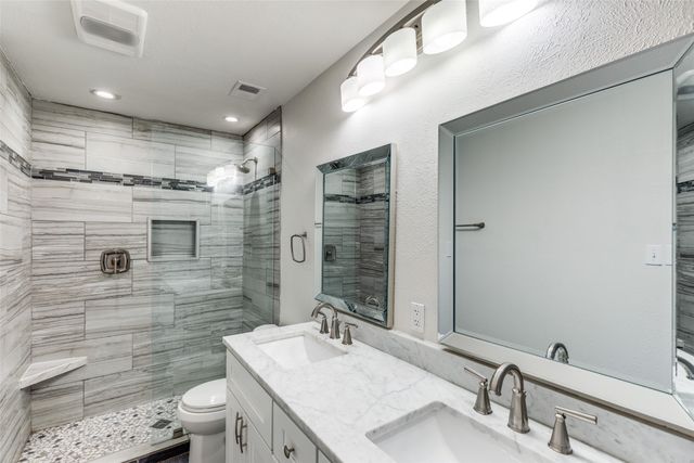 852 Northwood Road, Fort Worth, TX 76107