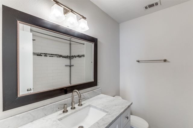 852 Northwood Road, Fort Worth, TX 76107